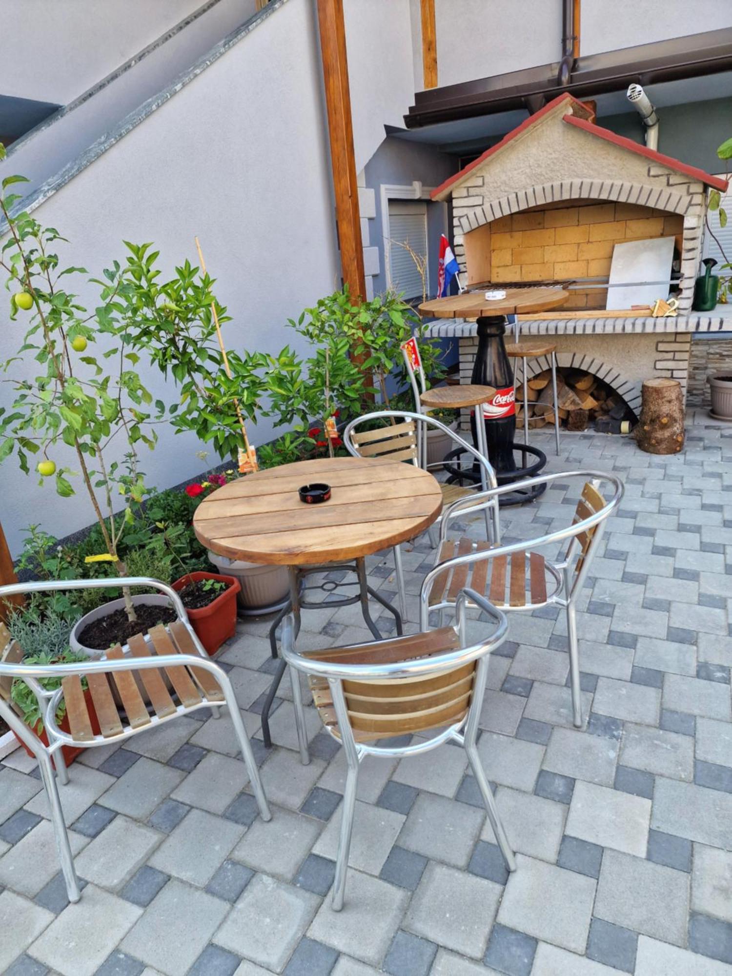 Ferienwohnung Studio Apartman Lorena Zagreb Exterior foto
